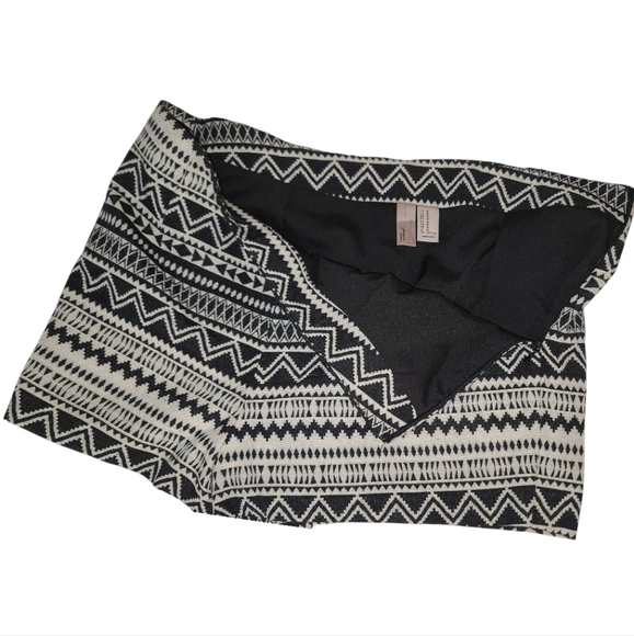Forever 21 Aztec Tribal High Waist Short Shorts Size Medium - Picture 5 of 5